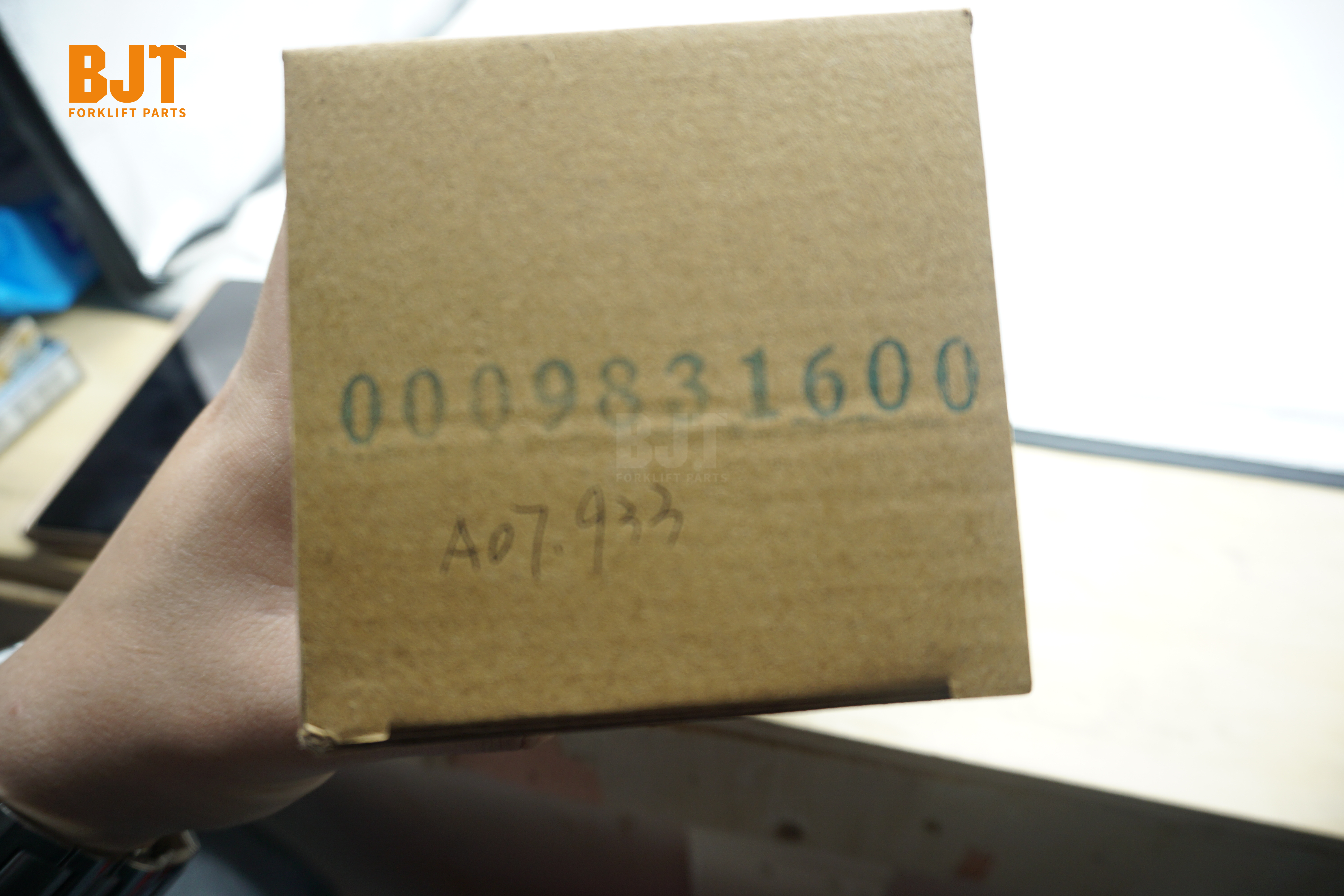 0009831600