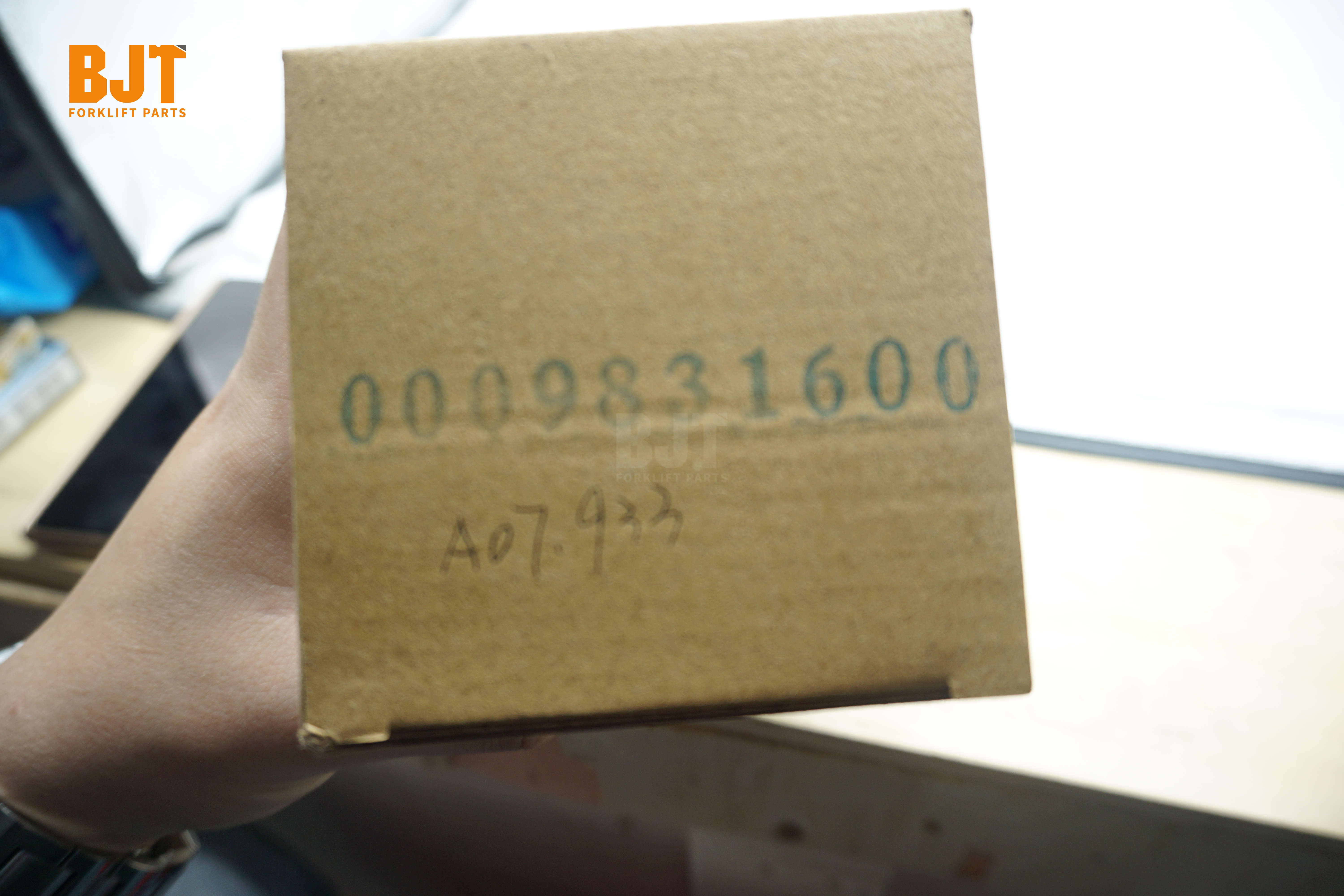 0009831600