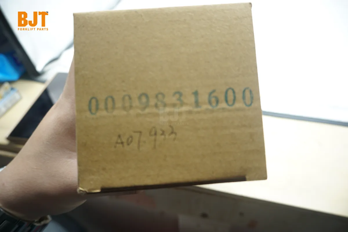 0009831600