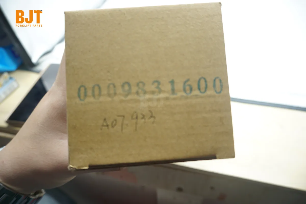 0009831600