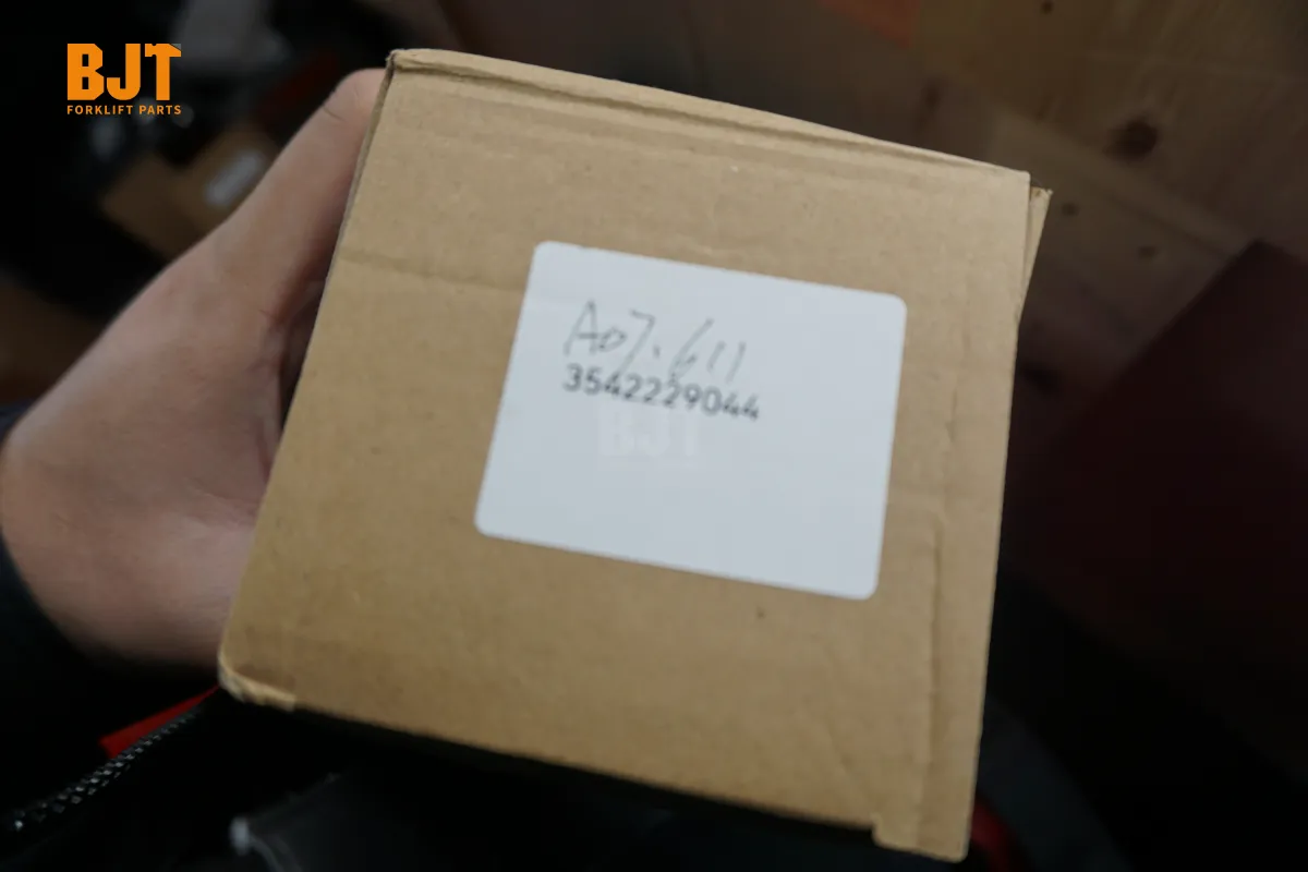 3542229044