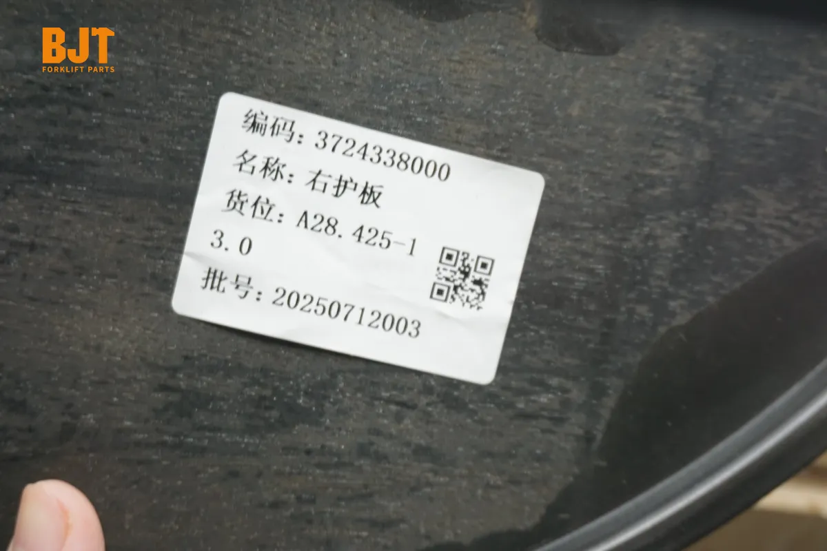 3724338000